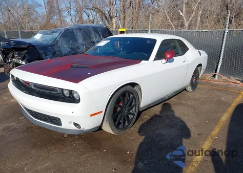 2015 Dodge Challenger Sxt z USA, uszkodzony, nr VIN 2C3CDZAG1FH733426